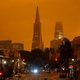 Imagen para el artículo titulado Alguien ha añadido la música de Blade Runner a un vídeo de San Francisco en plena ola de incendios, y es perfecto